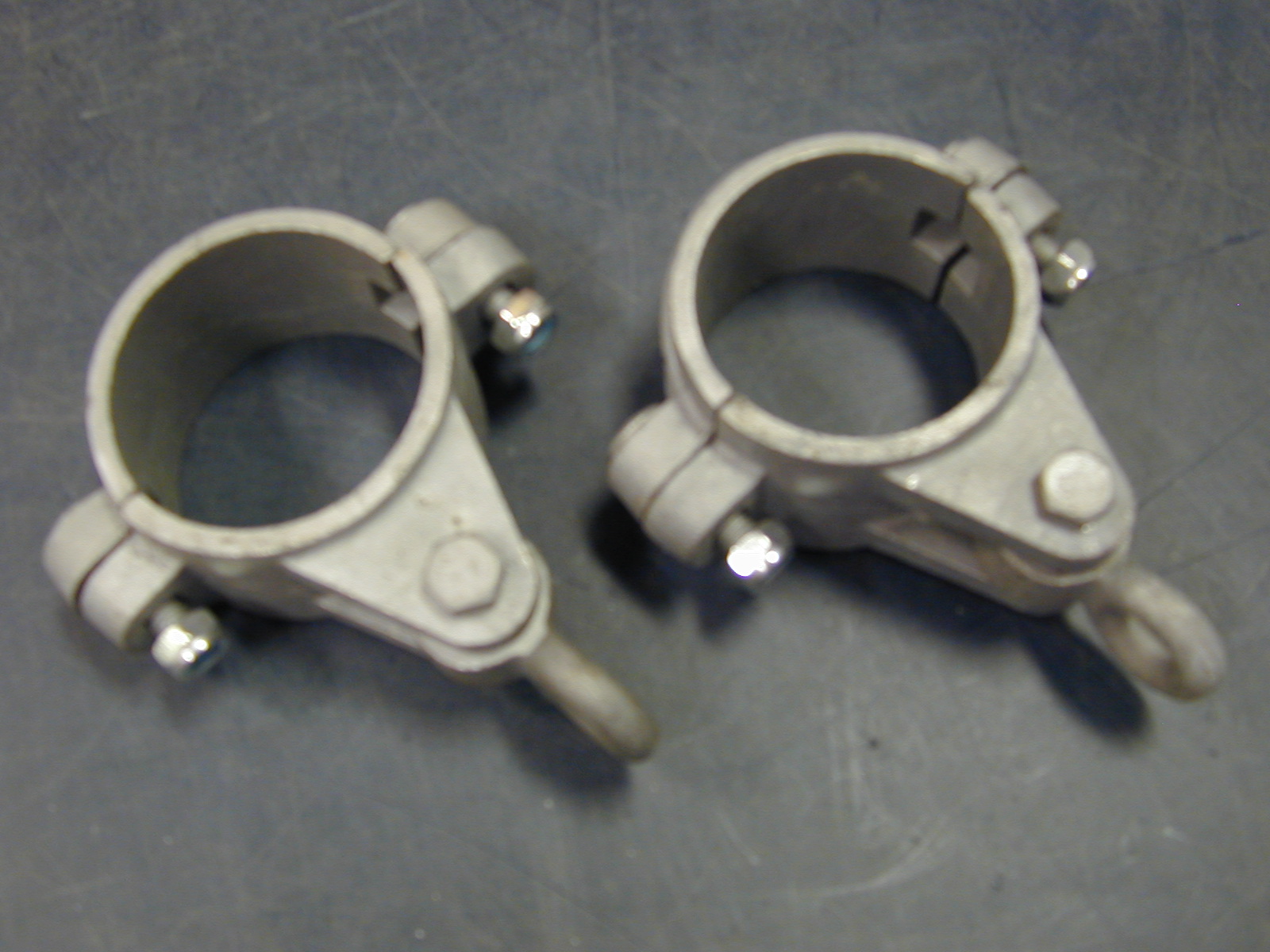 Swing Hanger - 3 1/2" -Ductile Pipe Hanger -2pc